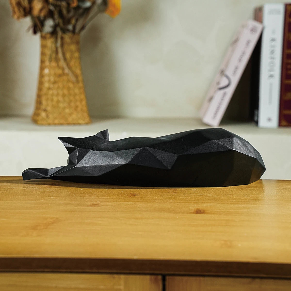Modern Geometric Cat Statue - White & Black Room Decor Figurine