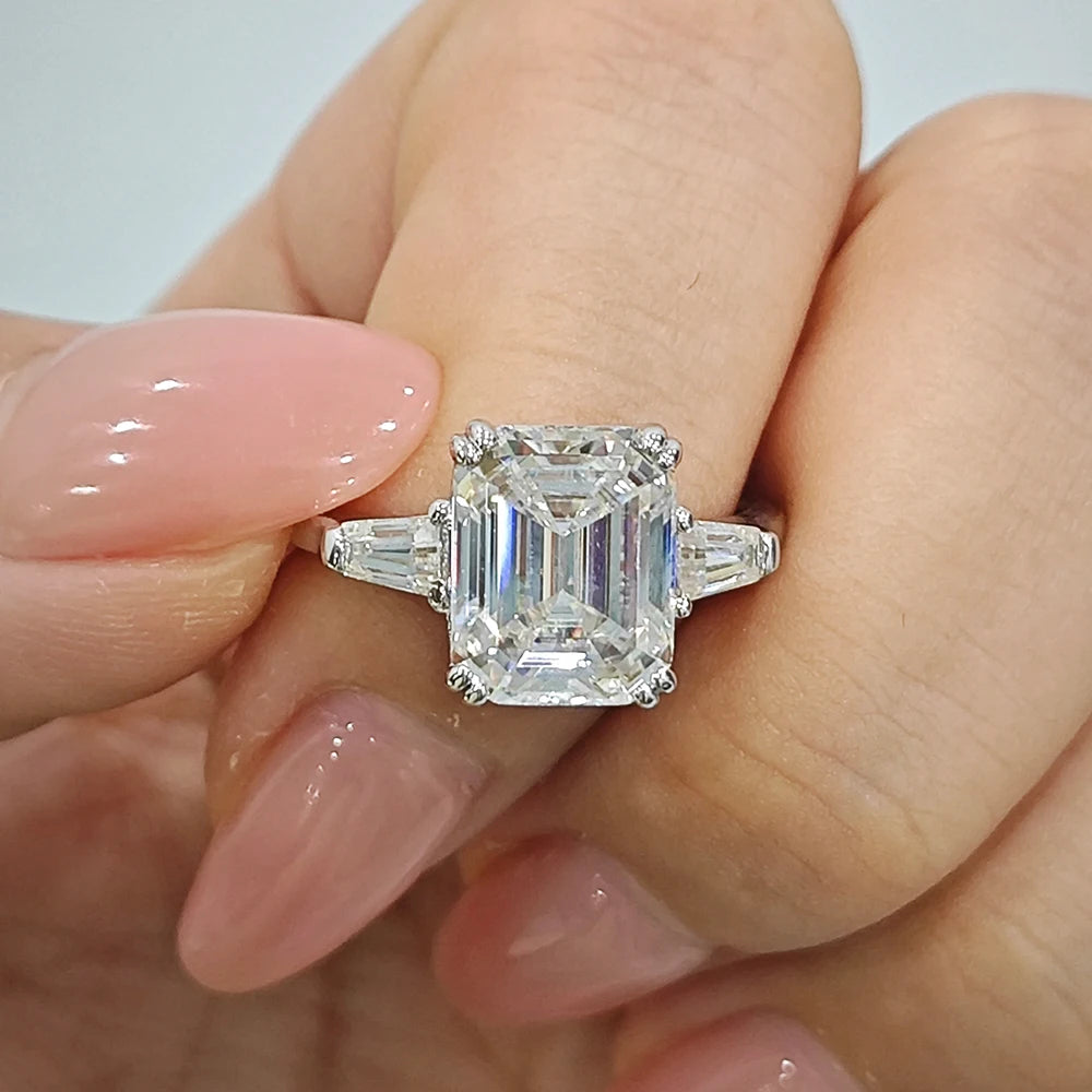 Vabena Emerald Cut Moissanite Engagement Ring - Dazzling Brilliance
