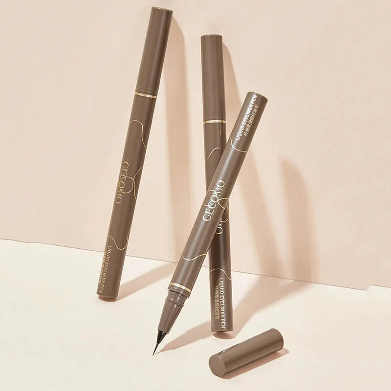 Ultracienki wodoodporny eyeliner do dolnej powieki i efektu silkworm - czarnobrązowy