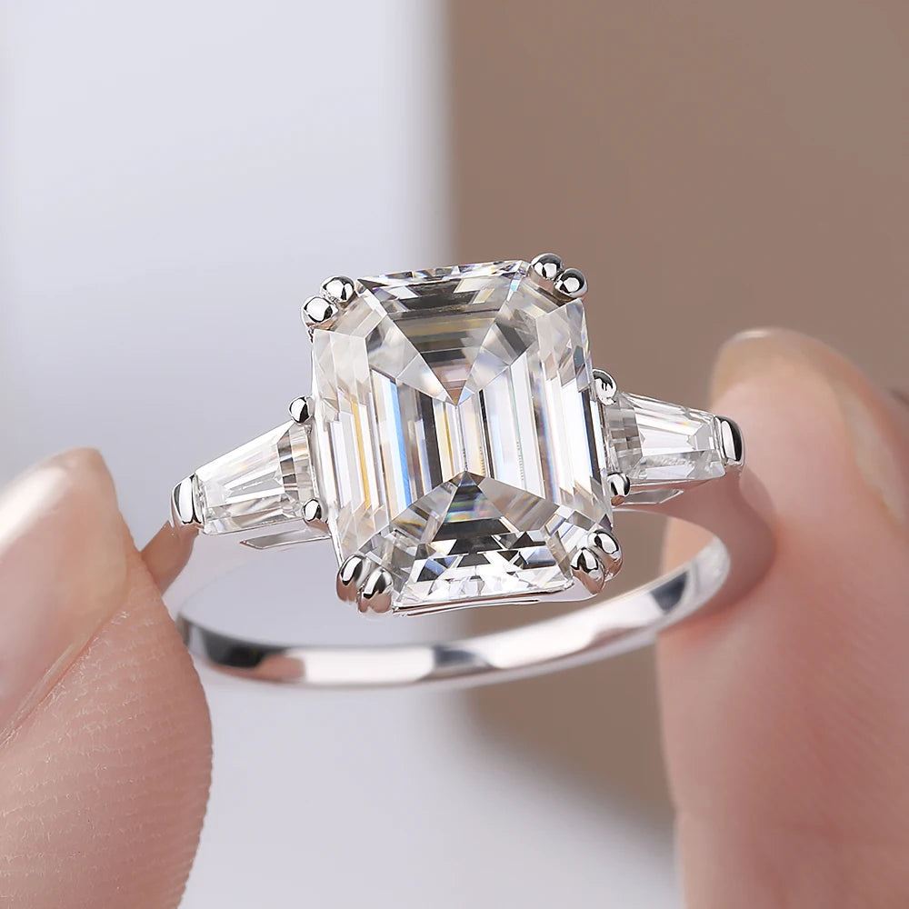 Vabena Emerald Cut Moissanite Engagement Ring - Dazzling Brilliance