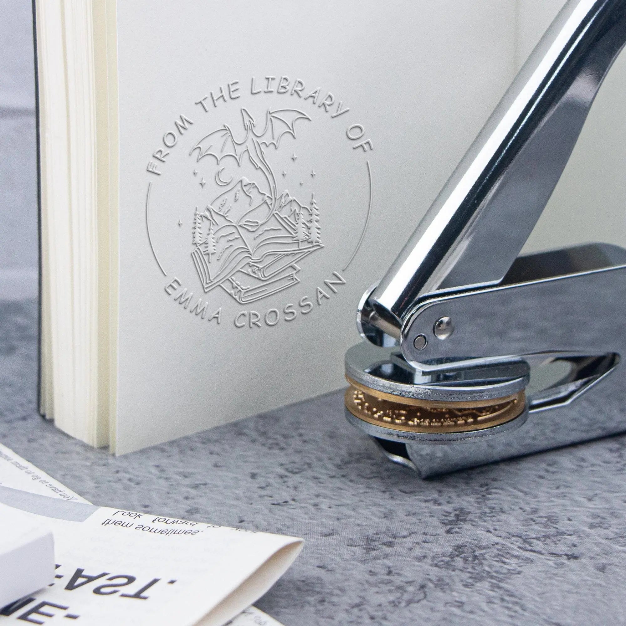Spersonalizowany stempel do wytłaczania książek, ślubów i zaproszeń | pieczęć personalizowana