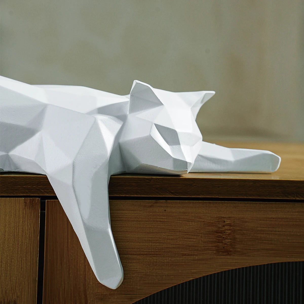 Modern Geometric Cat Statue - White & Black Room Decor Figurine