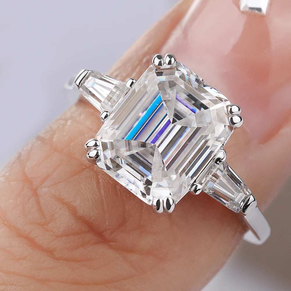 Vabena Emerald Cut Moissanite Engagement Ring - Dazzling Brilliance