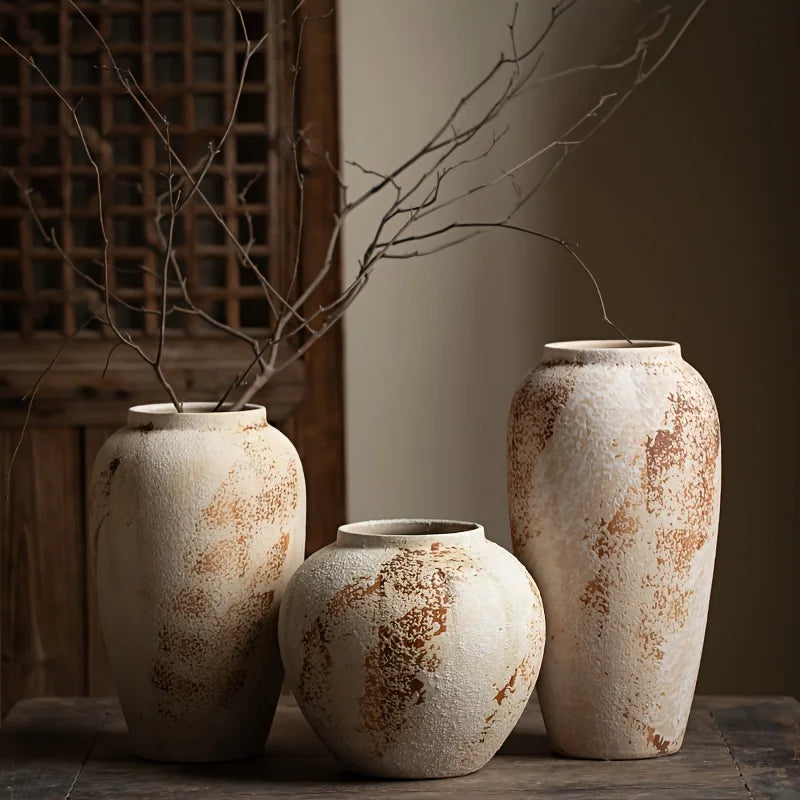 Elegancka retro ceramiczna doniczka w białe kropki – wystrój domu i biura