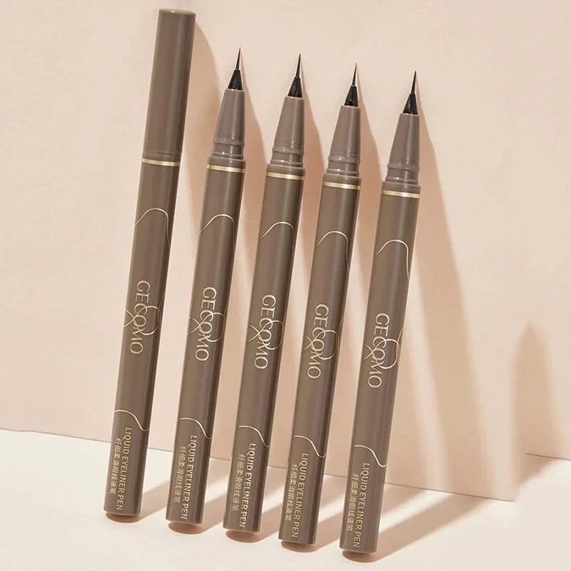 Ultracienki wodoodporny eyeliner do dolnej powieki i efektu silkworm - czarnobrązowy