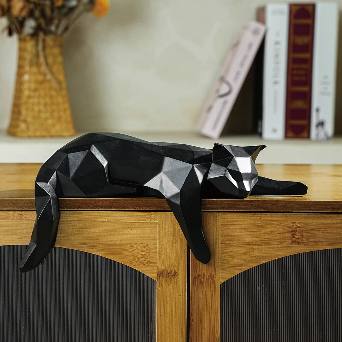 Modern Geometric Cat Statue - White & Black Room Decor Figurine
