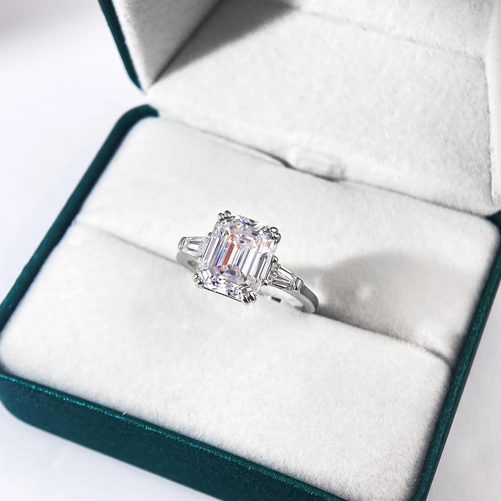 Vabena Emerald Cut Moissanite Engagement Ring - Dazzling Brilliance
