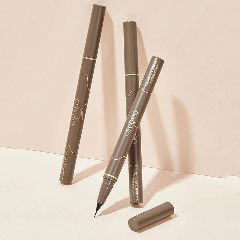 Ultracienki wodoodporny eyeliner do dolnej powieki i efektu silkworm - czarnobrązowy