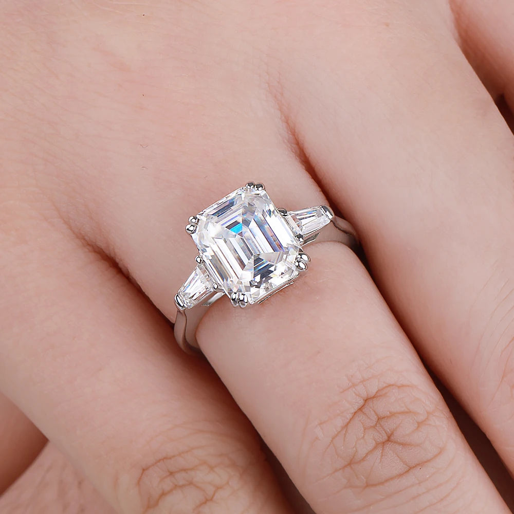 Vabena Emerald Cut Moissanite Engagement Ring - Dazzling Brilliance