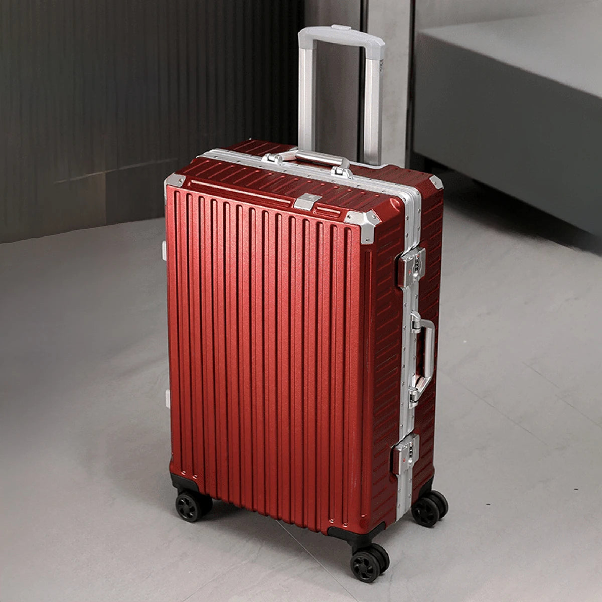 Aluminiowy zestaw walizek na kółkach 20-28" z usb i zamkiem tsa