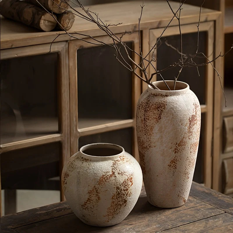 Elegancka retro ceramiczna doniczka w białe kropki – wystrój domu i biura