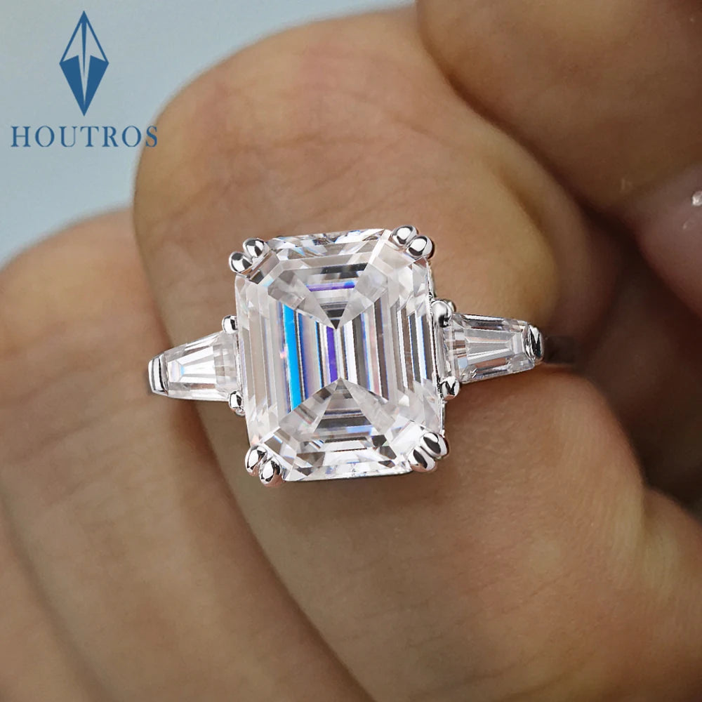 Vabena Emerald Cut Moissanite Engagement Ring - Dazzling Brilliance